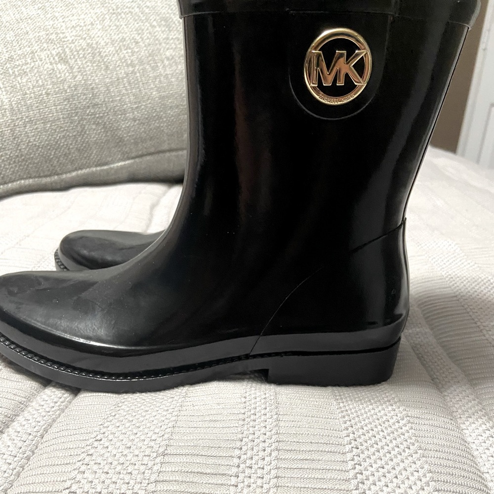 Michael Kors low black rain boots